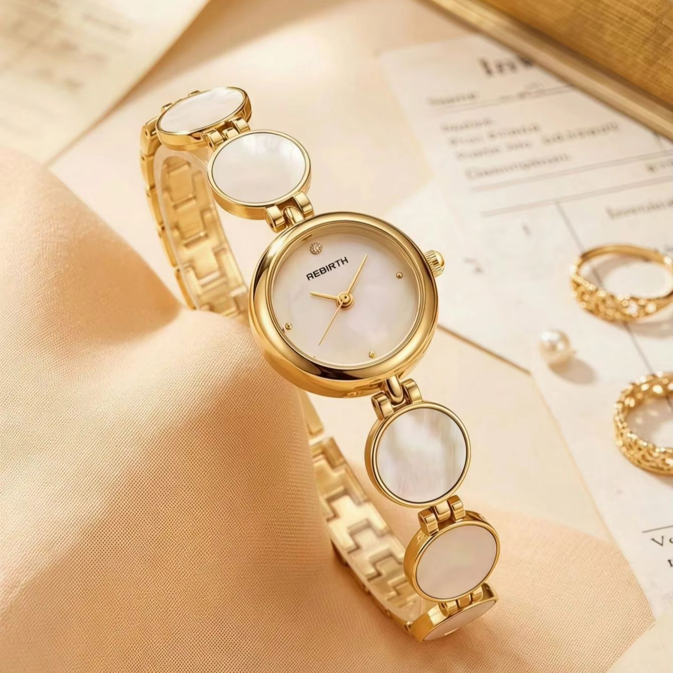 Luxe dameshorloge met een rond - Jewelry Diamond Watches recensie en prijs